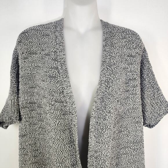 Tahari Cardigan Sweater Womens Medium Black White Knit Short Dolman Sleeve Tweed - Picture 3 of 9